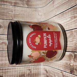 Bath & Body Works candle. Pumpkin Apple